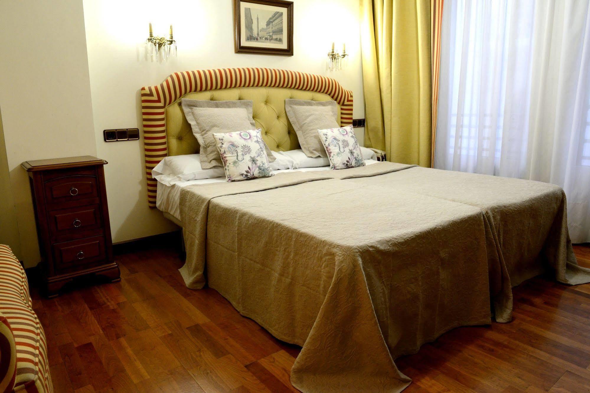 Hostal Arriazu Пампона Екстериор снимка