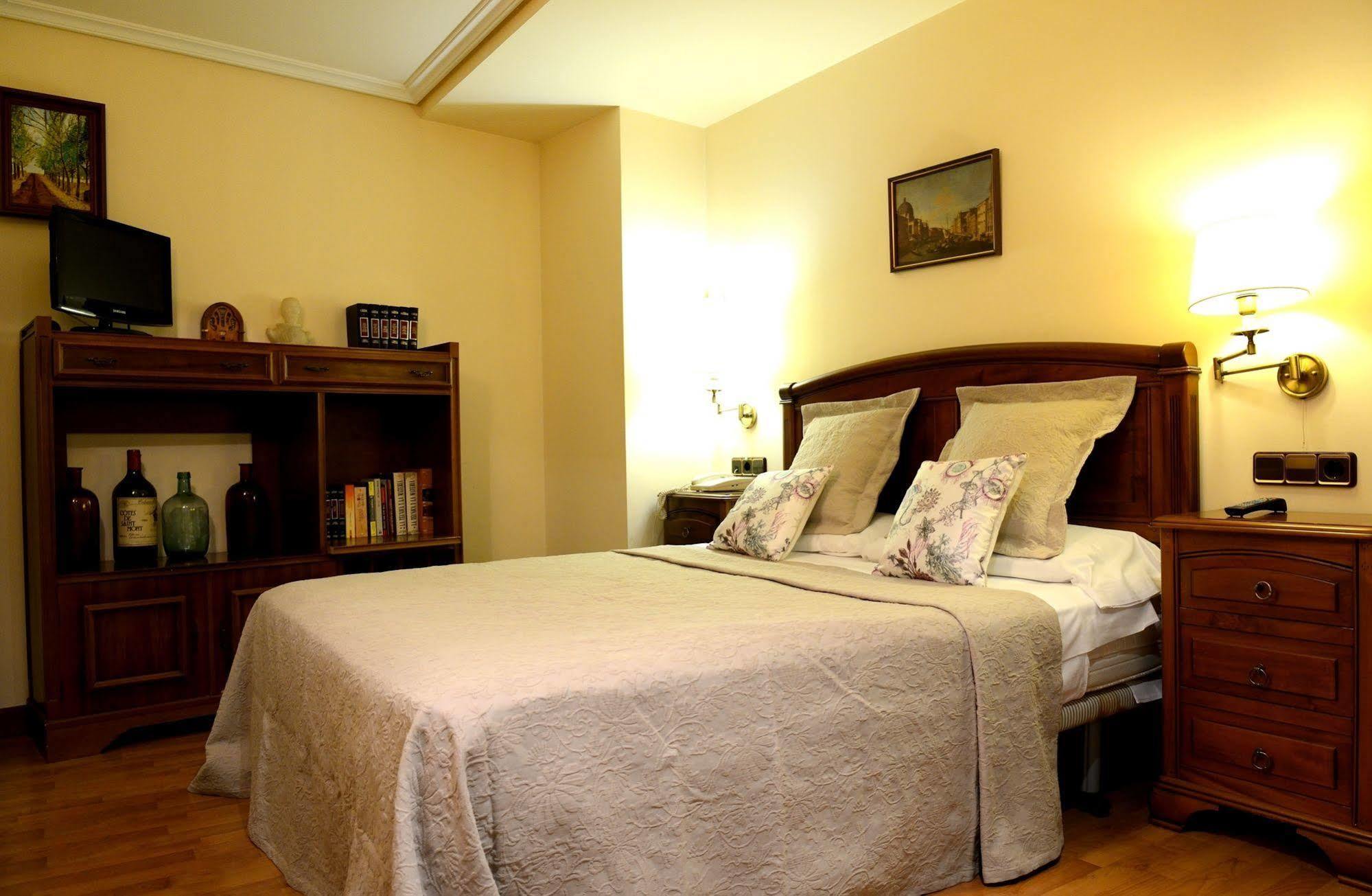Hostal Arriazu Пампона Екстериор снимка